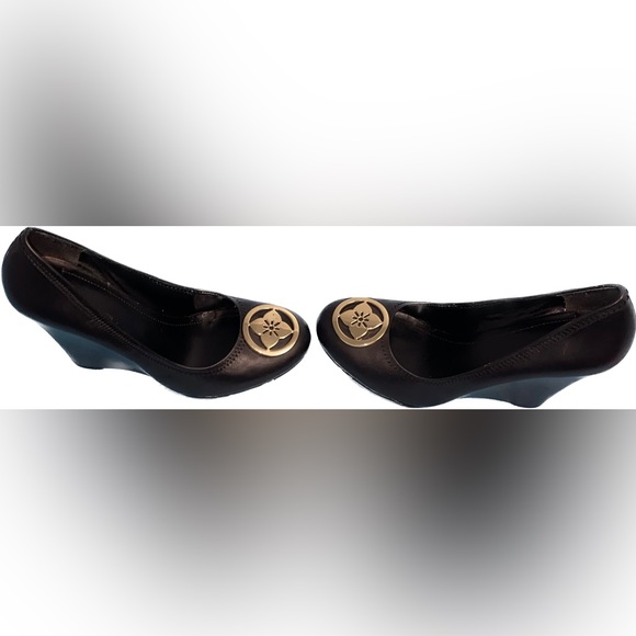 BCBGeneration Black Leather Round Closed Toe Wedge Pump Heels | Size 8B - Picture 2 of 6